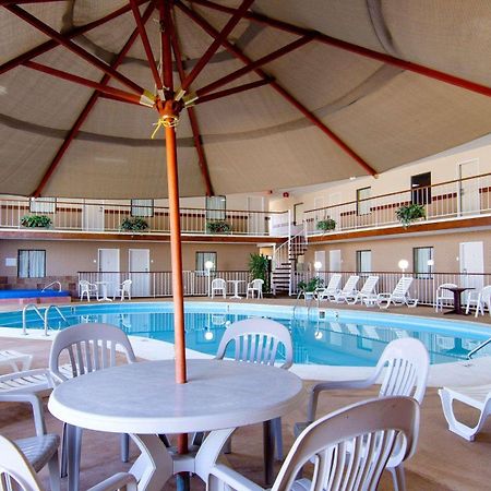 Knights Inn & Suites אמפוריה מראה חיצוני תמונה