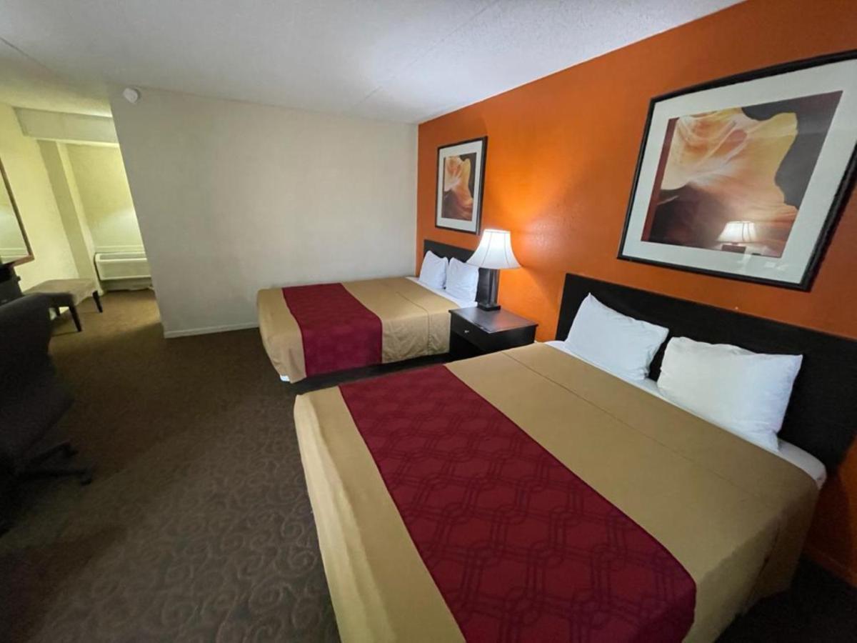 Knights Inn & Suites אמפוריה מראה חיצוני תמונה