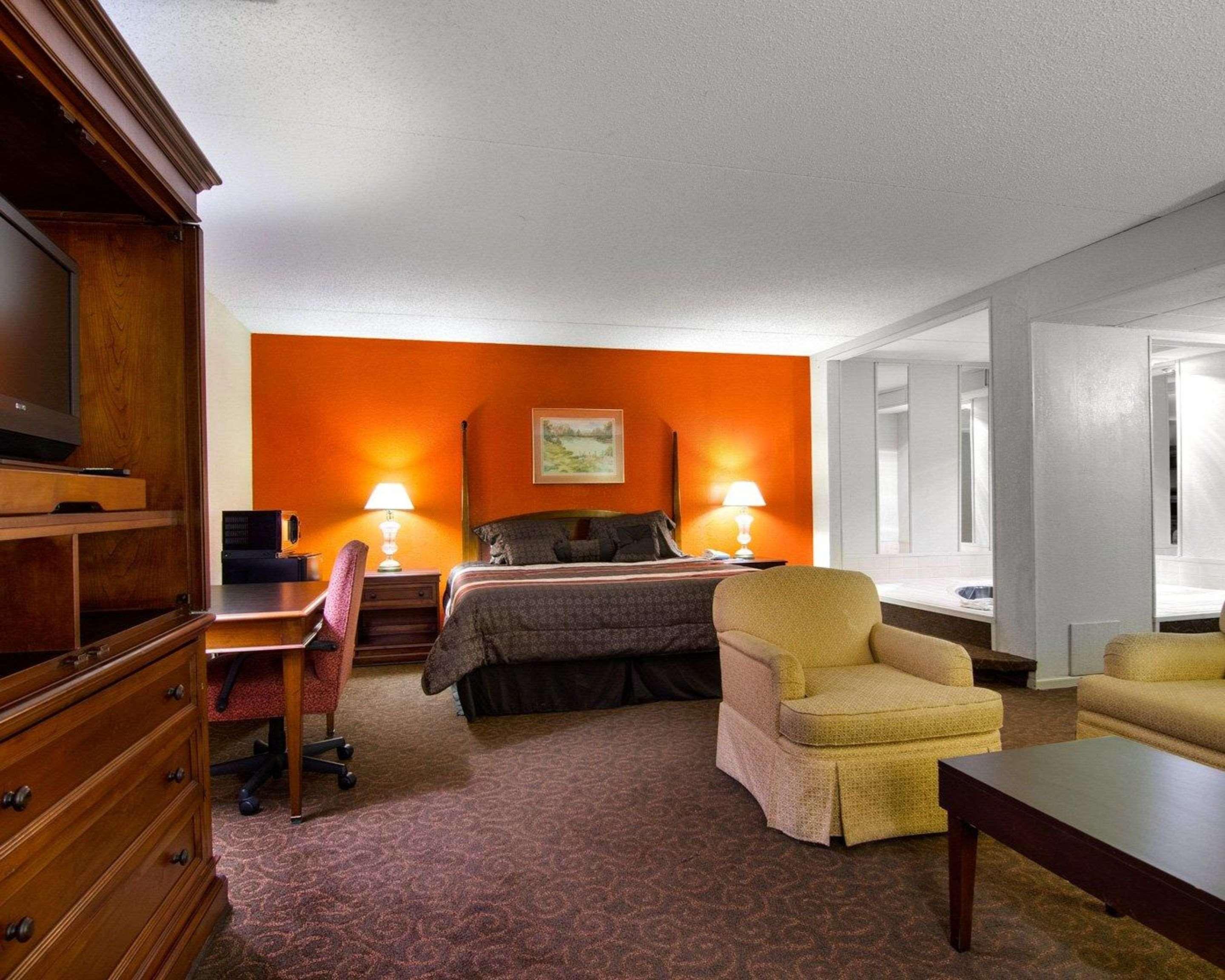 Knights Inn & Suites אמפוריה מראה חיצוני תמונה
