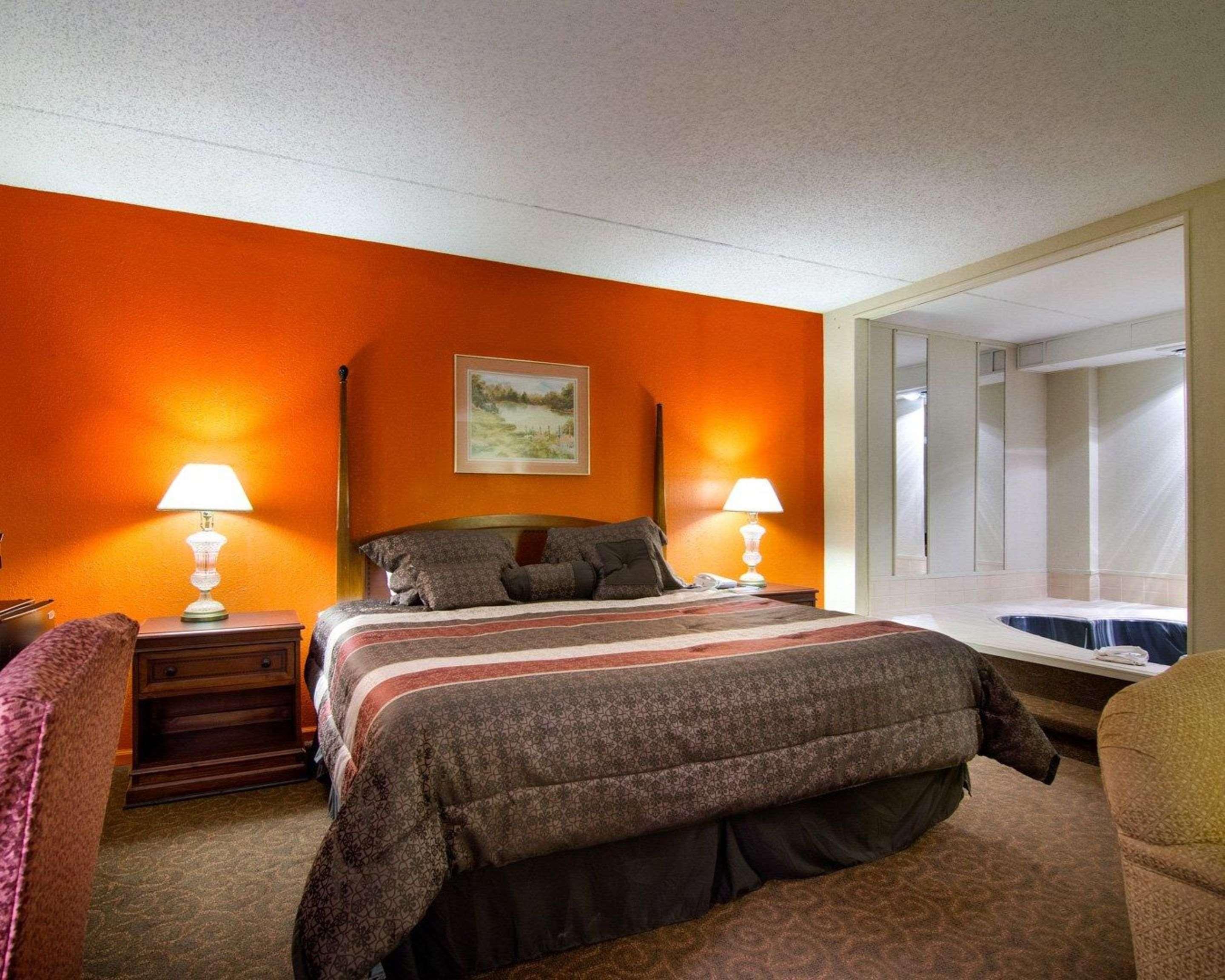 Knights Inn & Suites אמפוריה מראה חיצוני תמונה
